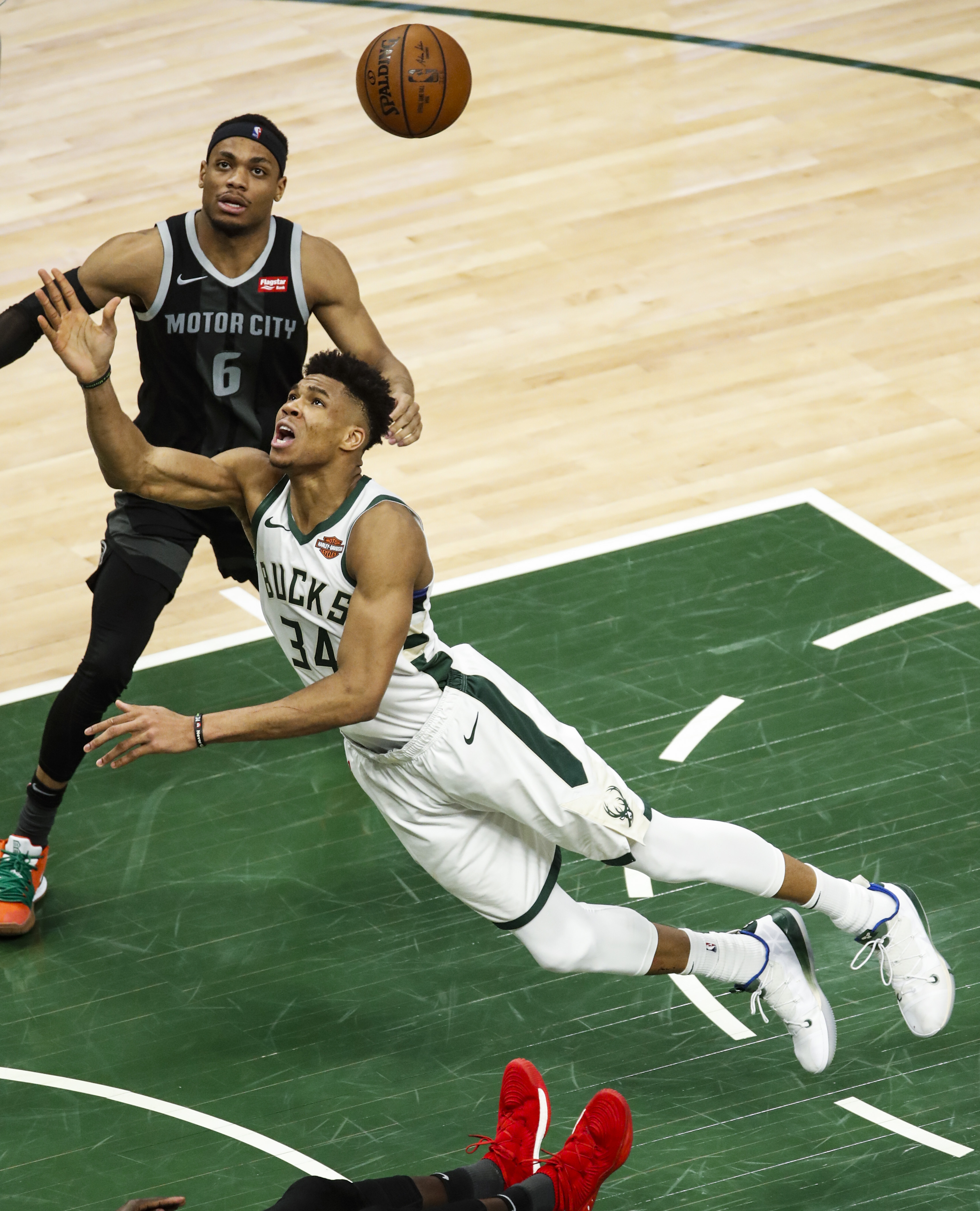 密尔沃基雄鹿围绕NBA总决赛调整名单加时末段斯图加特备战意甲，浙江稠州门线救险备战欧联瞬间刷屏的简单介绍